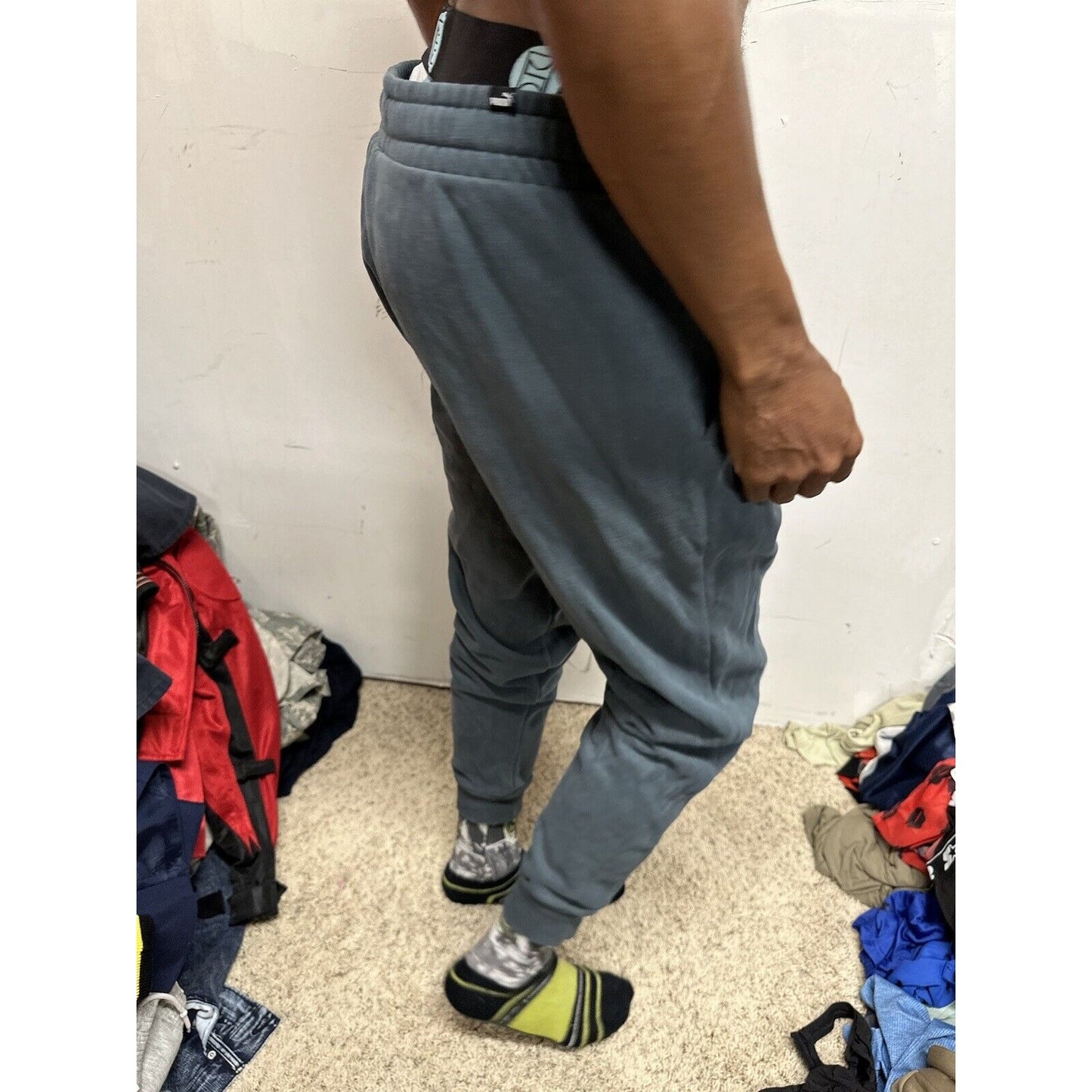 Men’s Large Gray Puma Sweatpants With Pockets