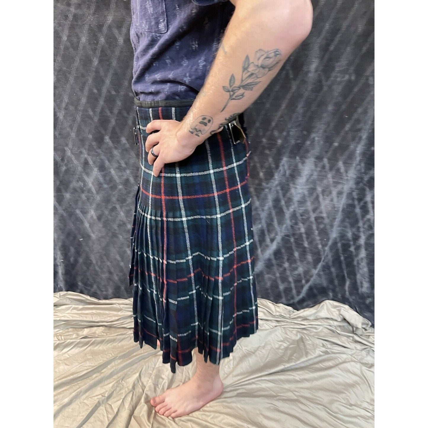 men’s kilt woman’s skirt 40” across stretched out plaid Dark green and blue