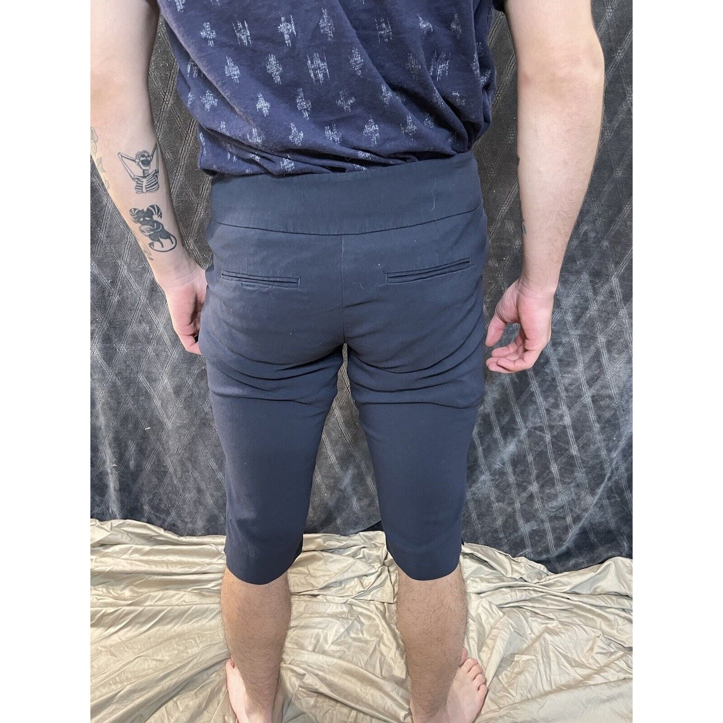 woman’s size 8 navy blue harve benard shorts