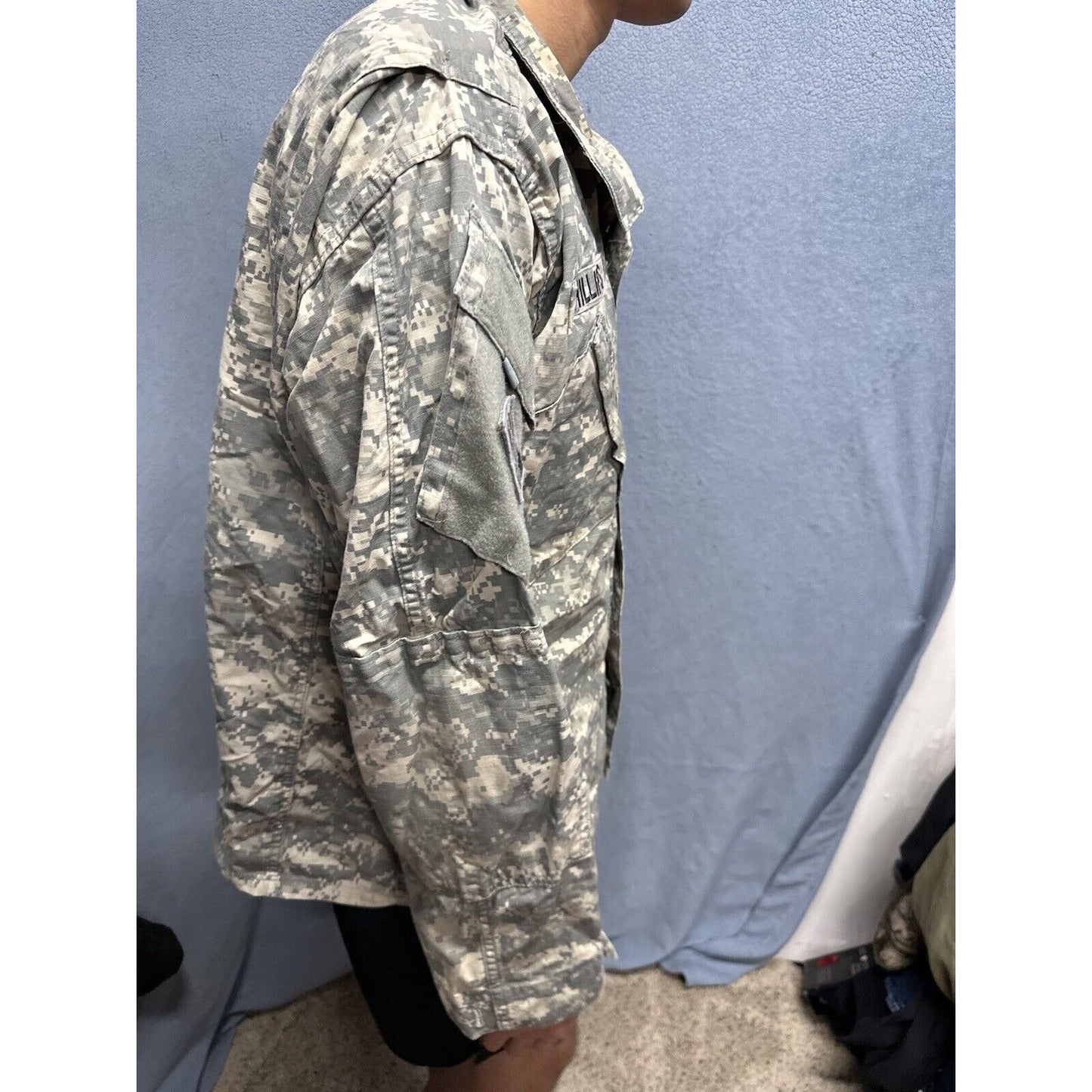 Men’s Army Combat Uniform Acu With Patches Fits Like A Medium Regular
