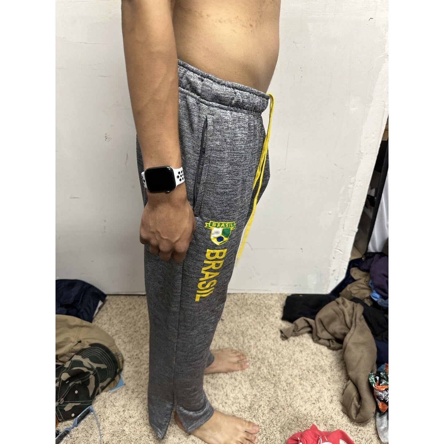 Men’s Gray Umbro Medium Sweat Pants Brasil Logo Zippered Pockets