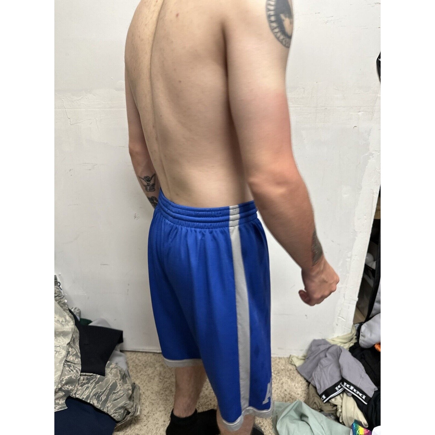Men’s Blue Nike Medium Shorts Athletic No Pockets