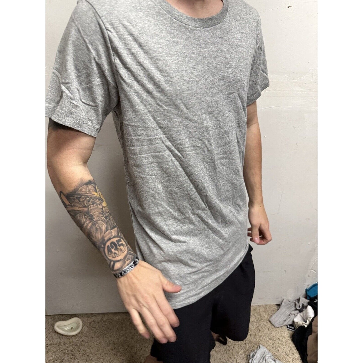 Men’s Gray Small Calvin Klein Classic Fit Tshirt