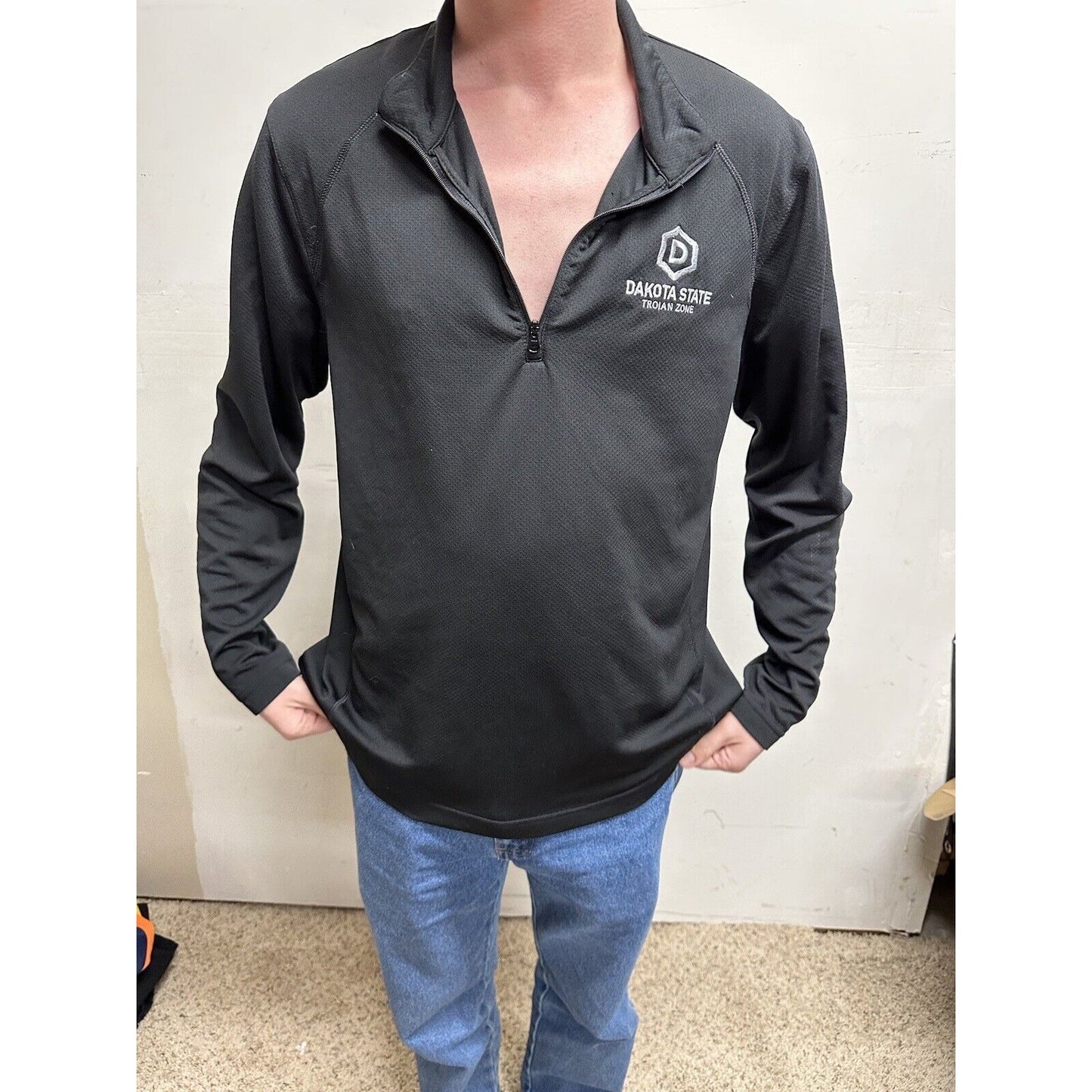 men’s dakota state trojan zone black 1/4 zip long sleeve pullover ~medium
