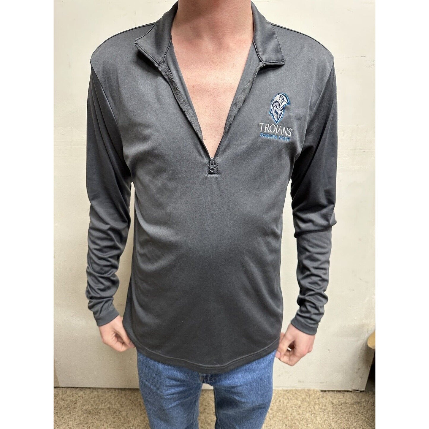 men’s gray dakota state trojans pull over long sleeve 1/4 zip shirt ~medium