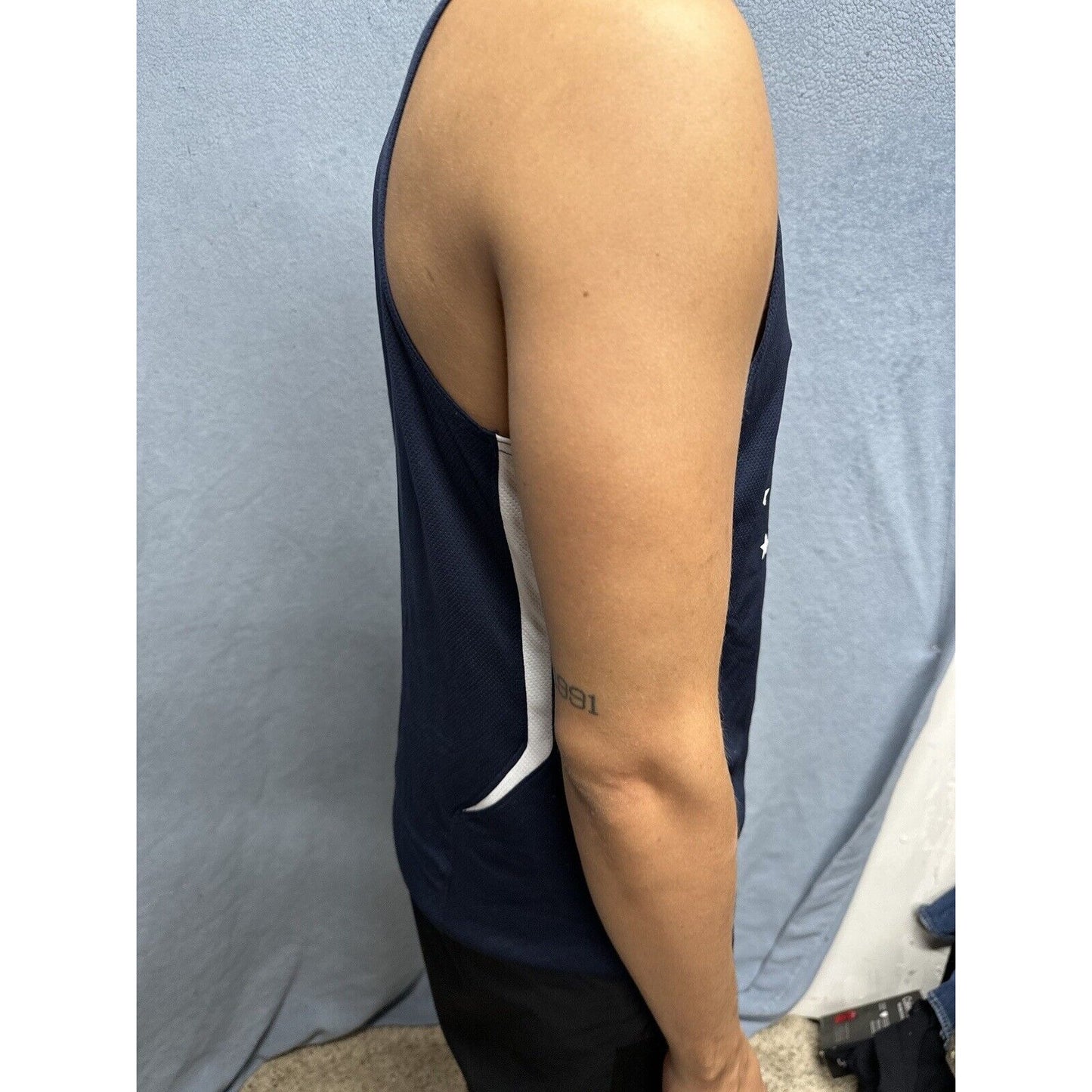 Men’s Blue Under Armour Muscle Shirt Tank Top Shirt Large