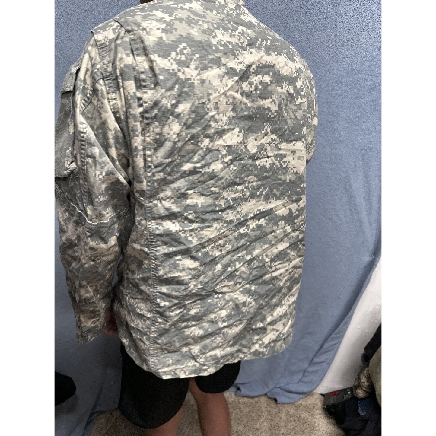 Men’s Army Combat Uniform Acu With Patches Fits Like A Medium Regular