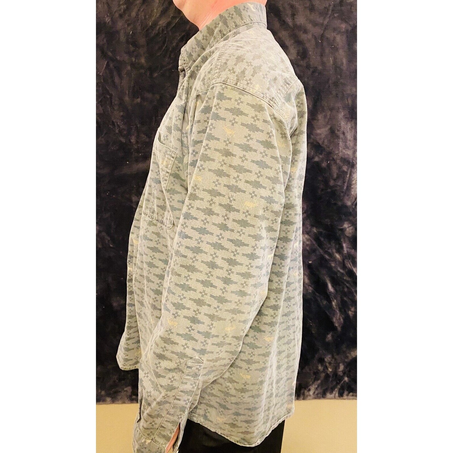 Columbia Sportswear Green Long Sleeves w/ Wolf & Moose Print Men’s XL