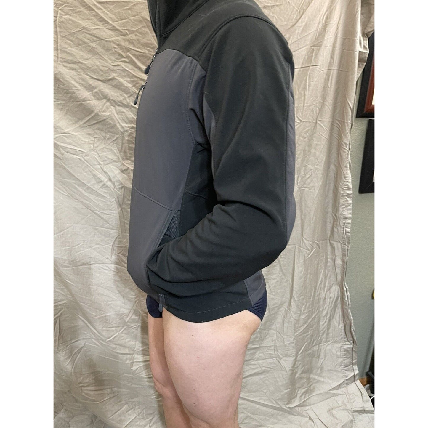 Men's Kirkland signature medium black and gray full zip jacket