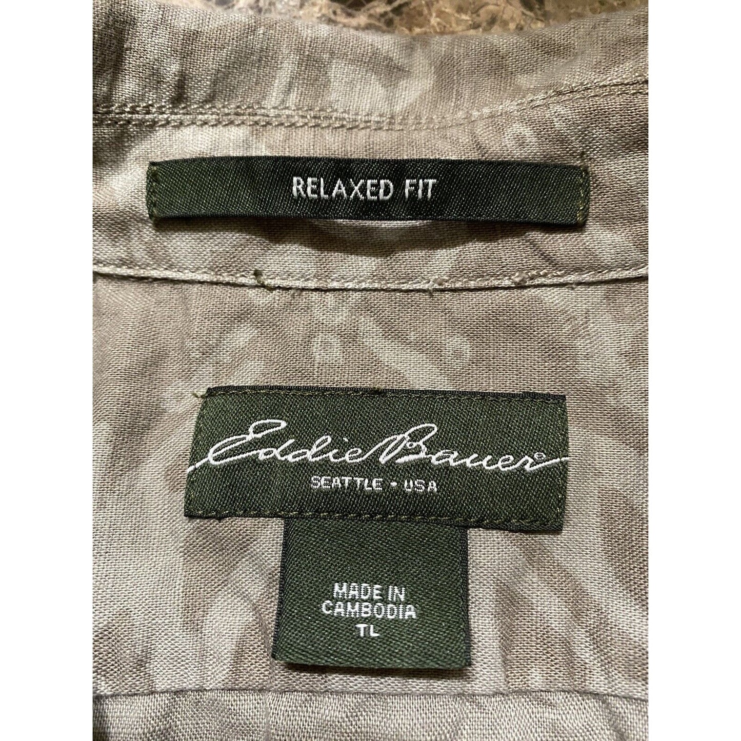 Eddie Bauer Relaxed Fit Large Tropical or Tribal Brown Button-down Short Sleeved