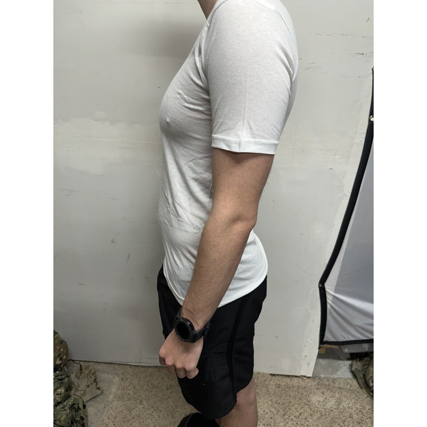 Men’s Small White Cotton Crown V-neck T-shirt