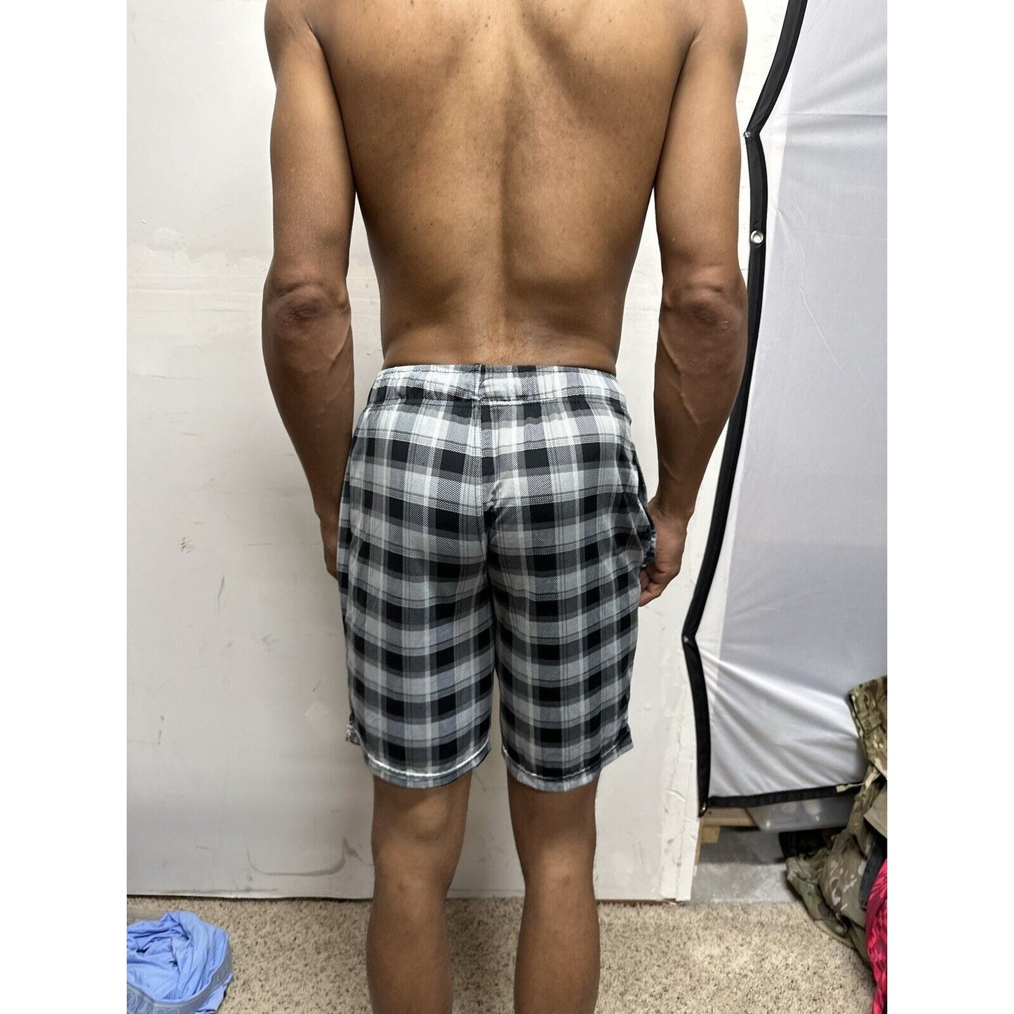 Men’s Gray And Black Fruit Of The Loom Small Lounge Shorts with pockets