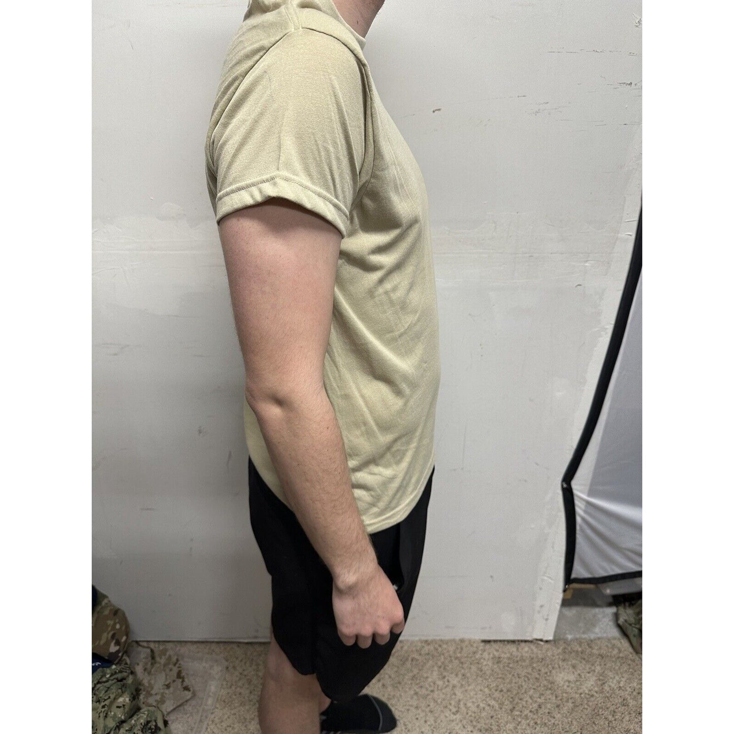 Men’s Desert Sand T-shirt Medium Moisture Wicking Poly Military Shirt