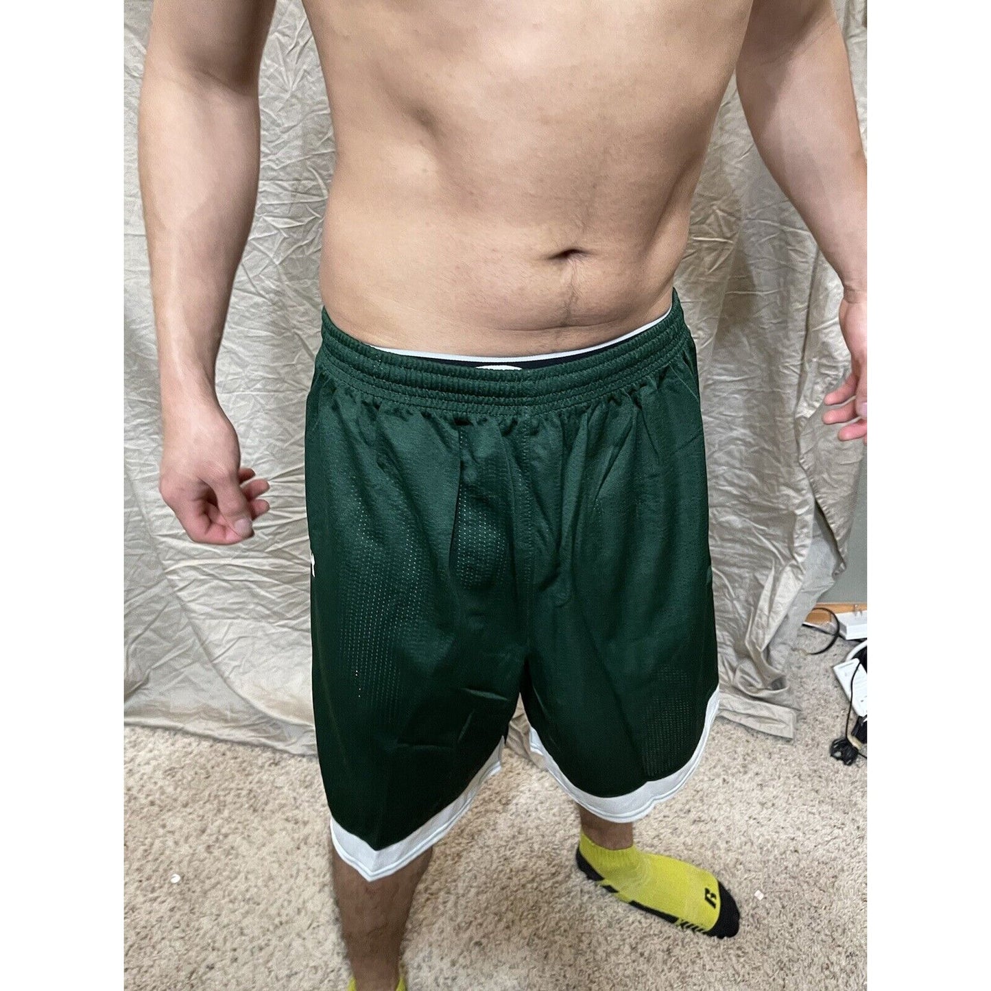 Boy's under armour Youth XL Deep Green Lacrosse style shorts no pockets