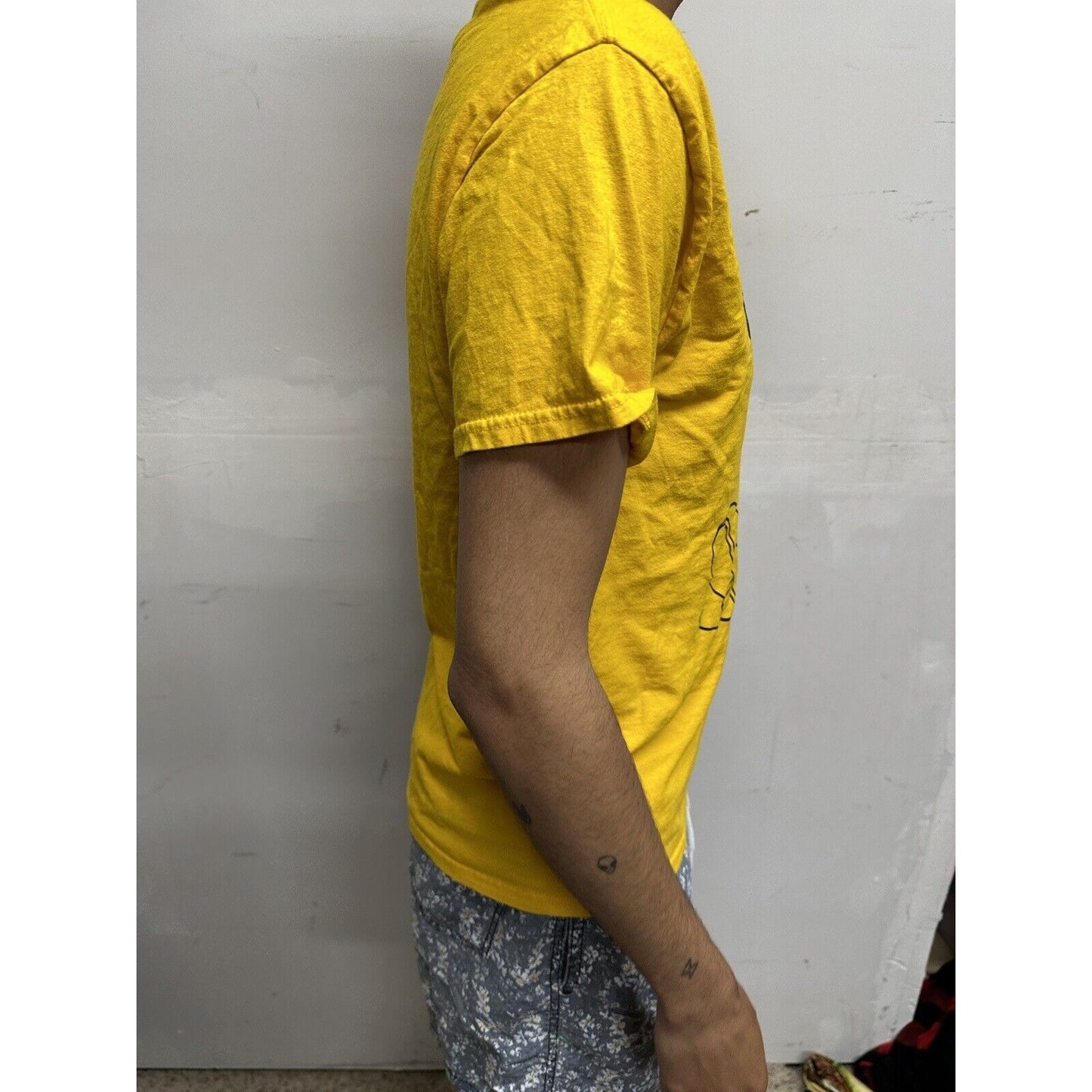 Men’s Small Yellow Mickey Mouse Disney Tshirt Short Sleeve