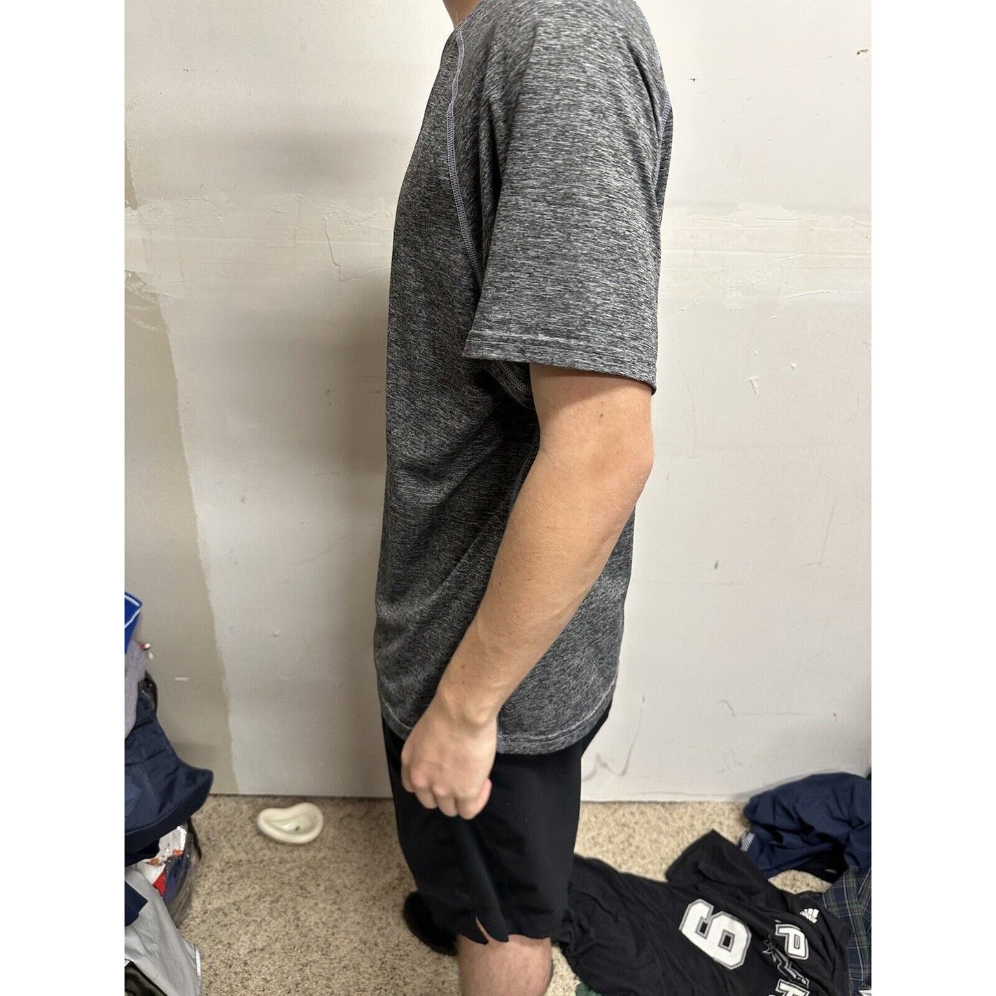 Men’s Gray Under Armour Run Fitted Large Athletic Shirt