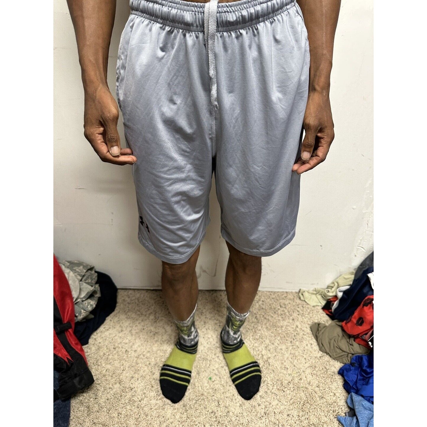 Men’s Gray Medium Under Armour Shorts Loose With Pockets
