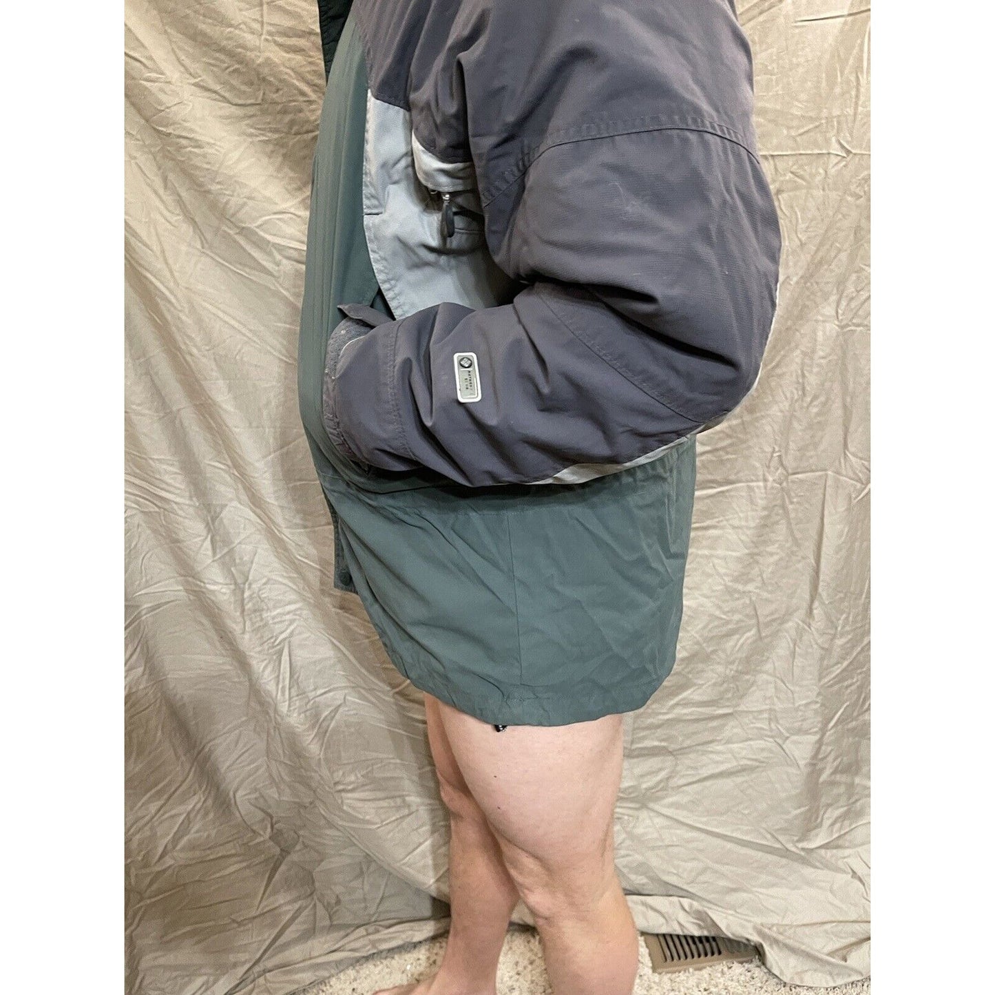 Men's Columbia Core Interchange Large green and gray Snow Jacket Zip And Buttons