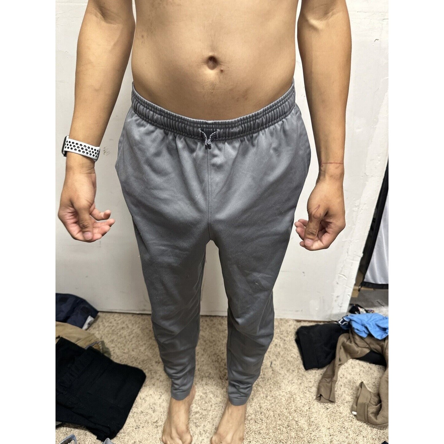 Boy’s Youth xL Grey Under Armour Fitted Sweat Pants