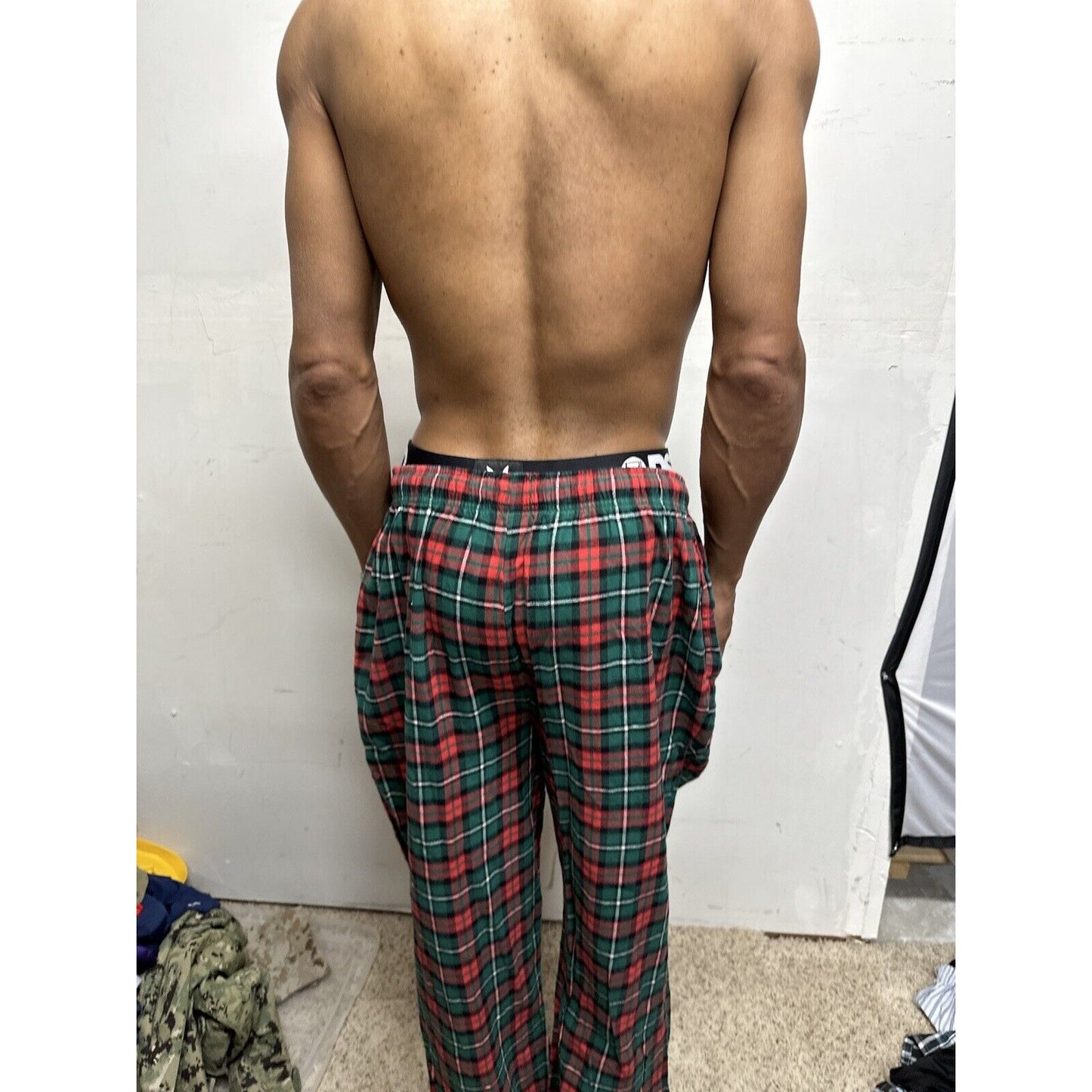 Men’s Red And Green Plaid Pajamgram Large Lounge Pants Pajamas