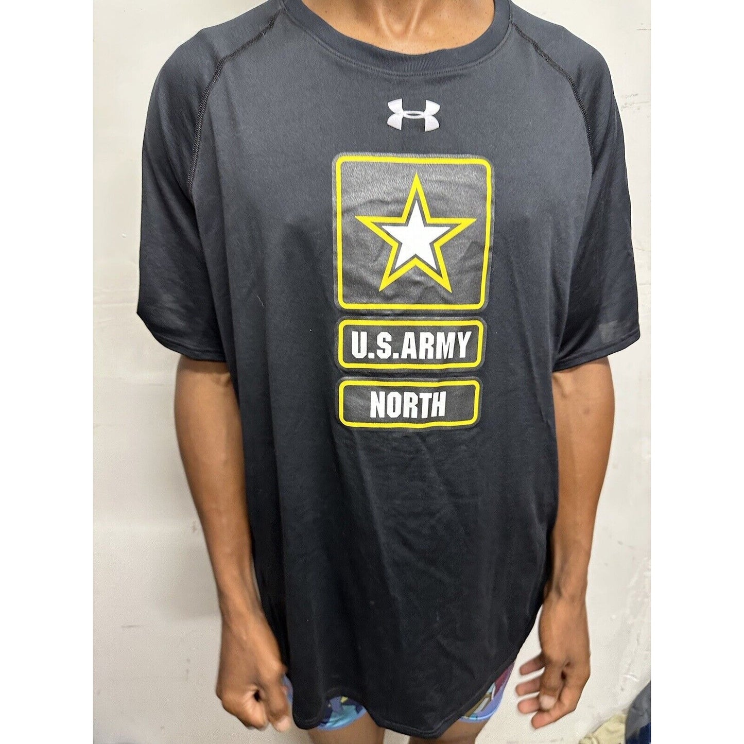 Men’s Under Armour 2XL US Army North Loose Heat Gear Shirt