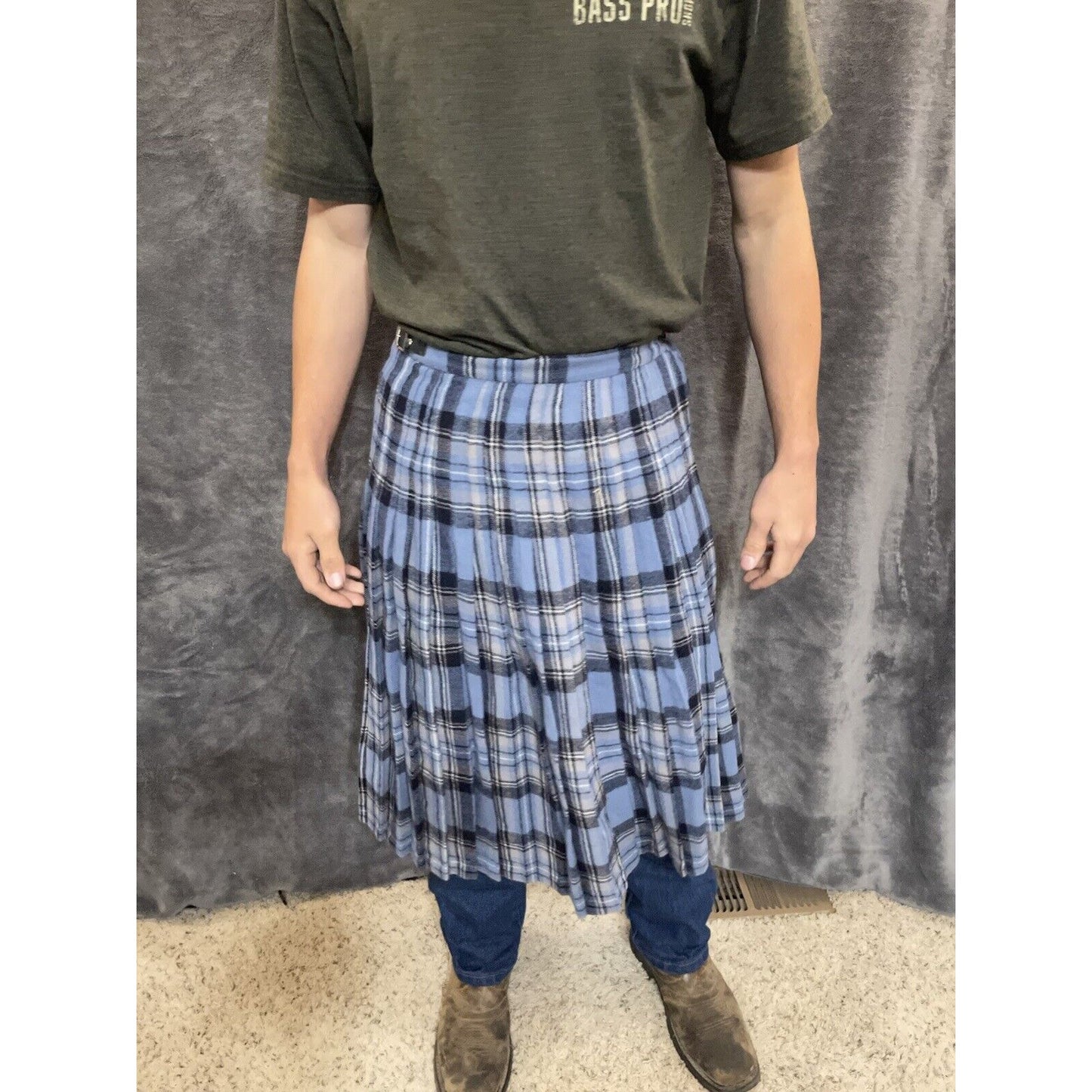 women's pure new wool size 14 skirt/kilt Tartan blue plaid