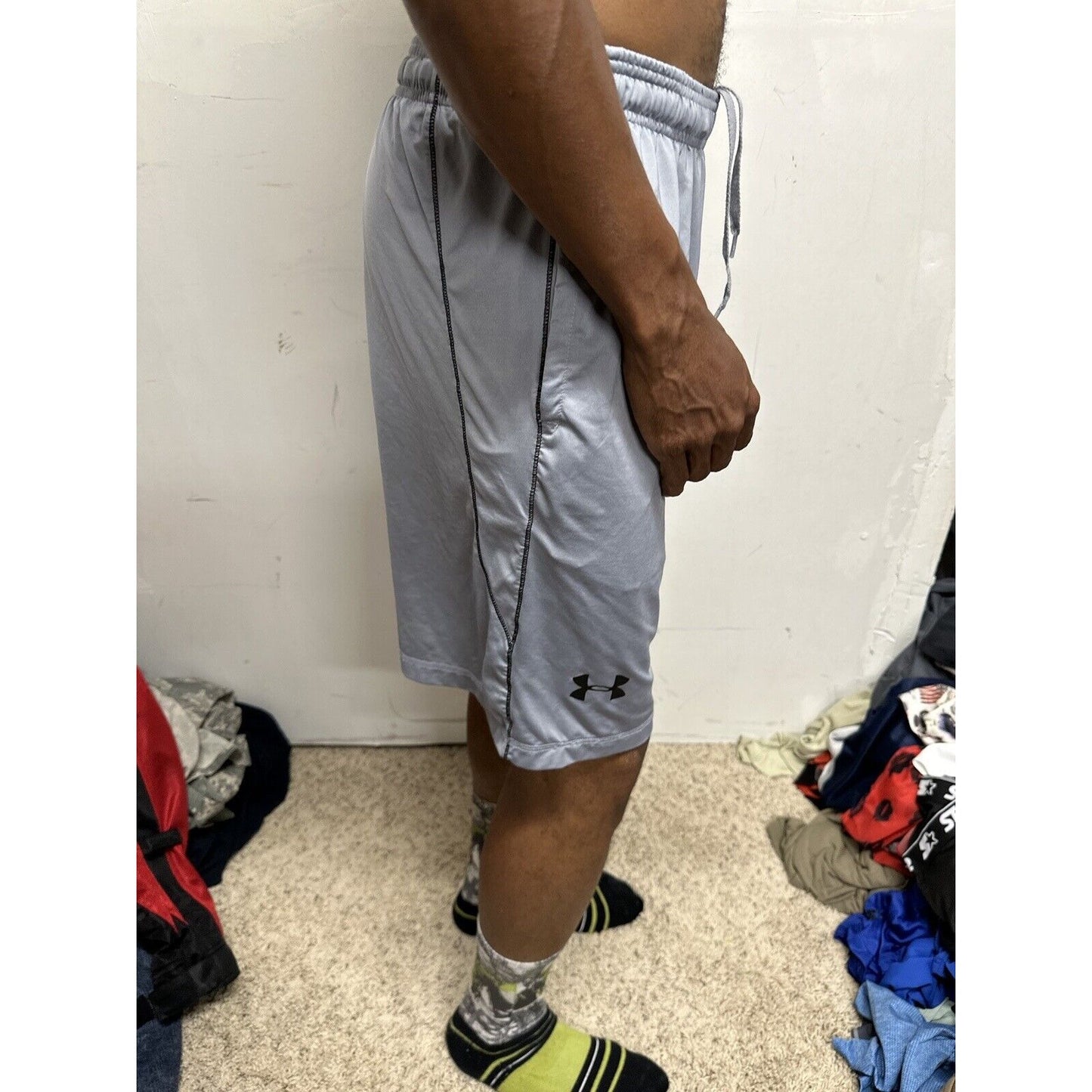 Men’s Gray Medium Under Armour Shorts Loose With Pockets