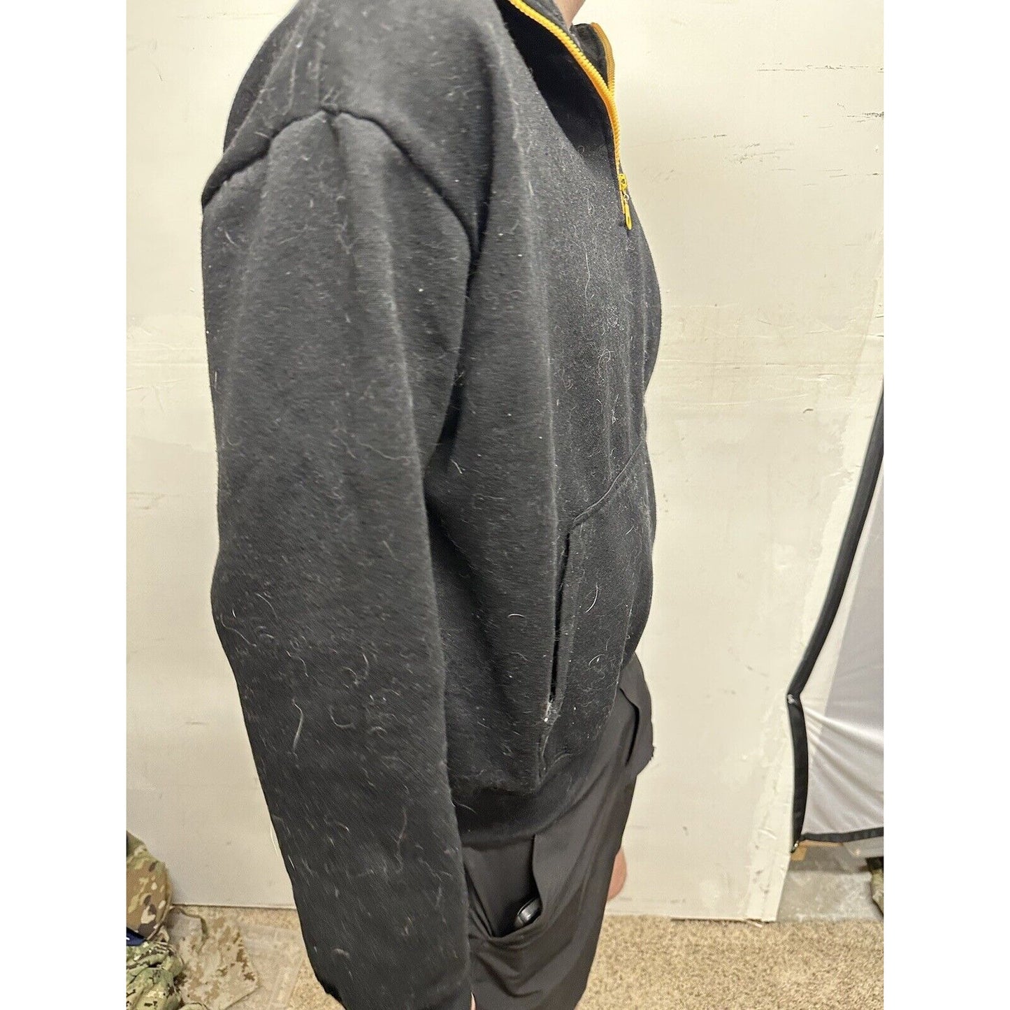 Men’s Black Medium Us Army 1/4 Zip Poly Cotton Pullover Sweater