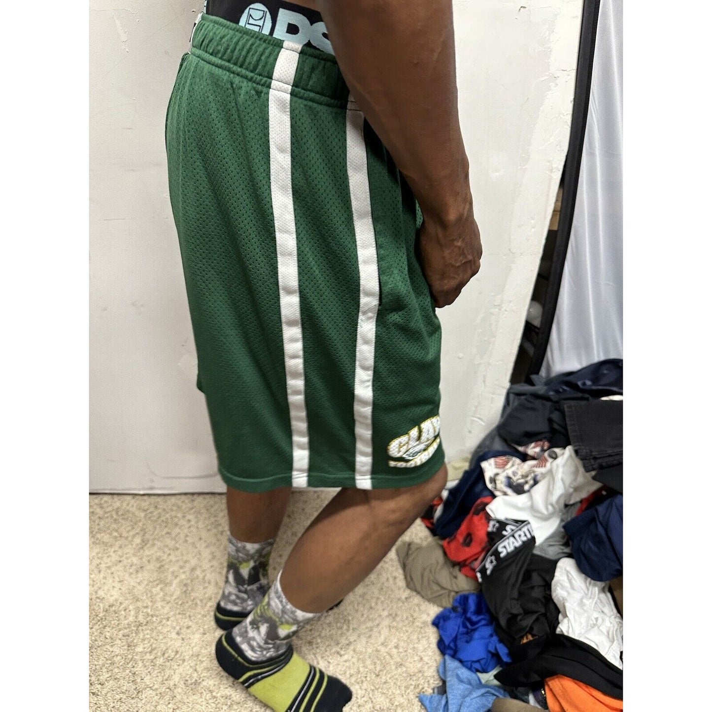 Men’s Large Nike Clay Football Green Athletic Shorts With Pockets