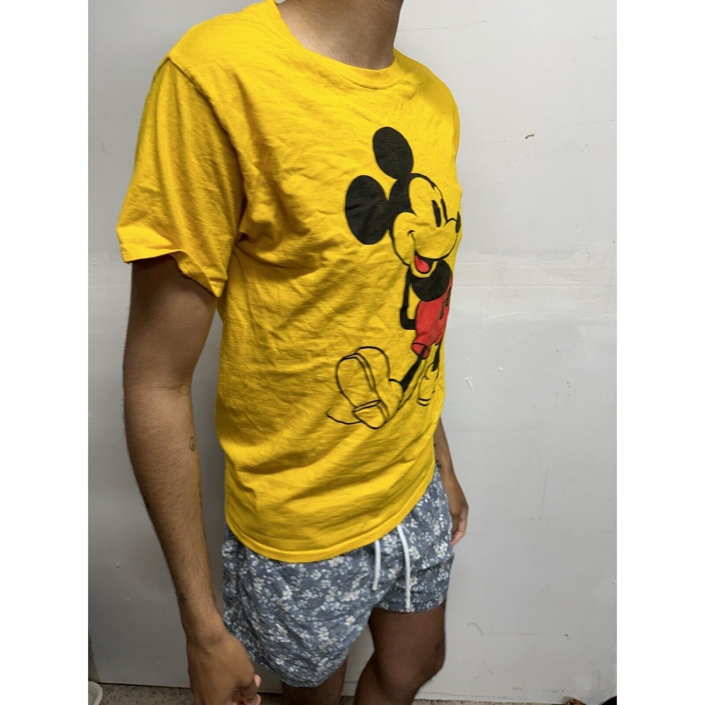 Men’s Small Yellow Mickey Mouse Disney Tshirt Short Sleeve