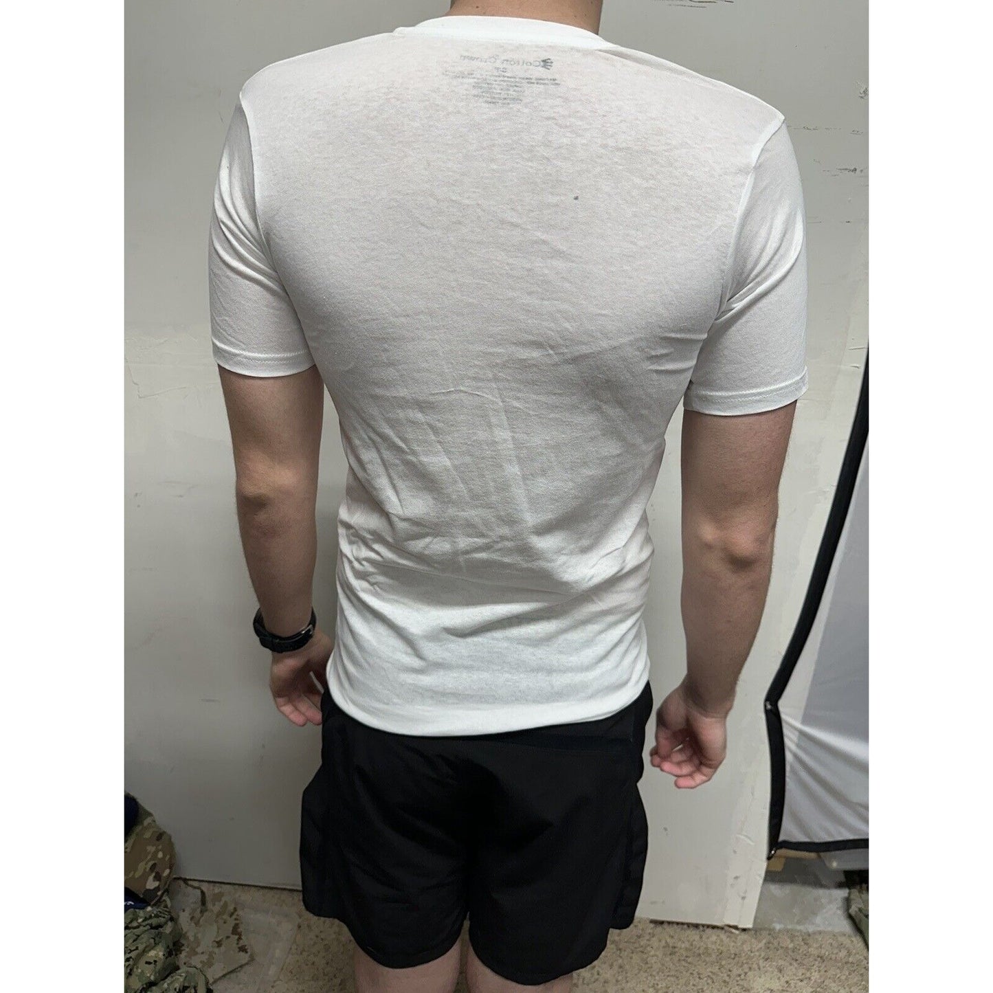 Men’s Small White Cotton Crown V-neck T-shirt