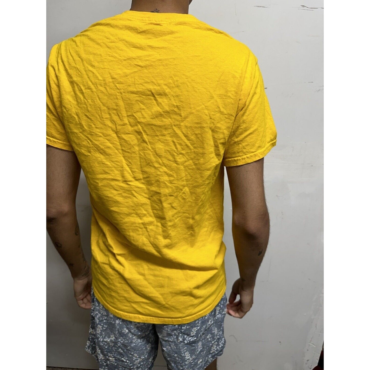Men’s Small Yellow Mickey Mouse Disney Tshirt Short Sleeve