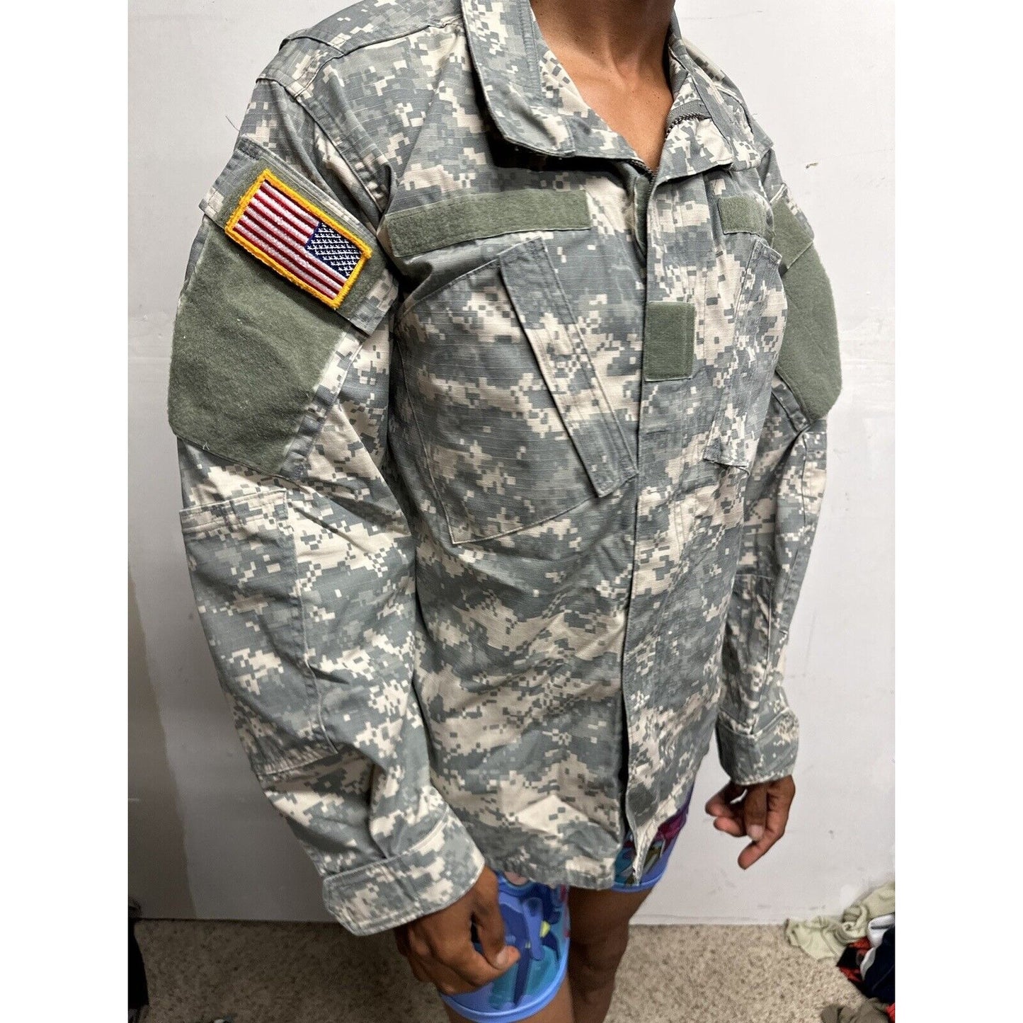 Men’s Army Combat Uniform Acu Medium Regular With USA Flag Patch Top Blouse