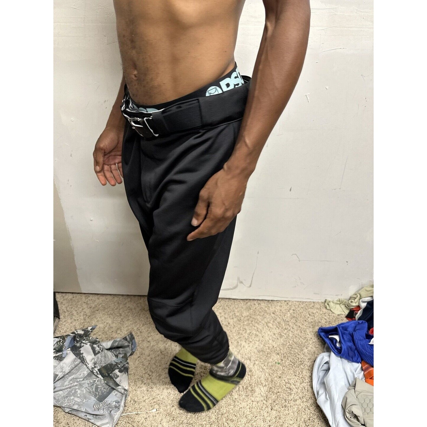 Men’s Wilson XL Black Baseball Pants With Belt