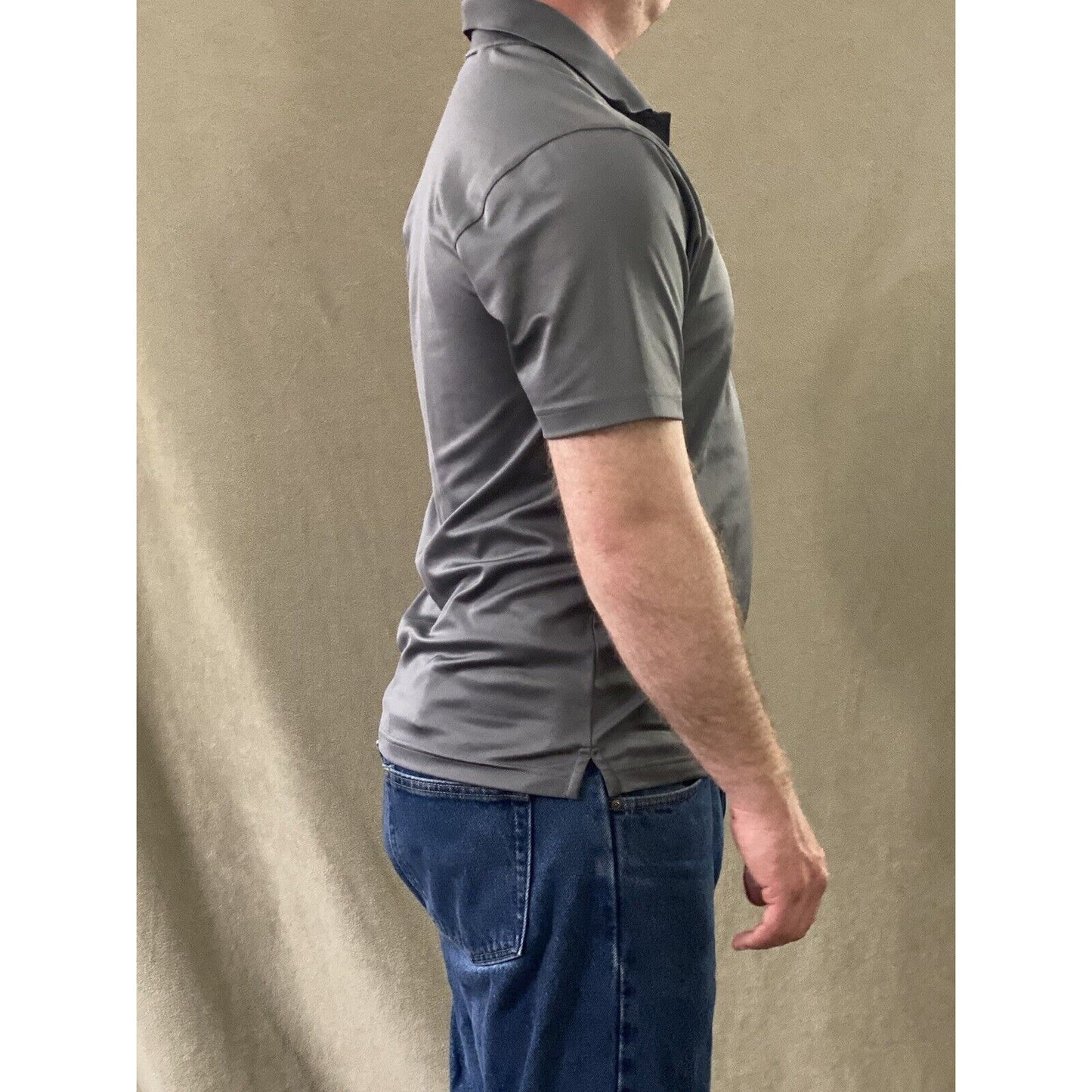 Under Armour HeatGear Men’s Medium Gray Loose Fit Polyester Golf Polo Shirt