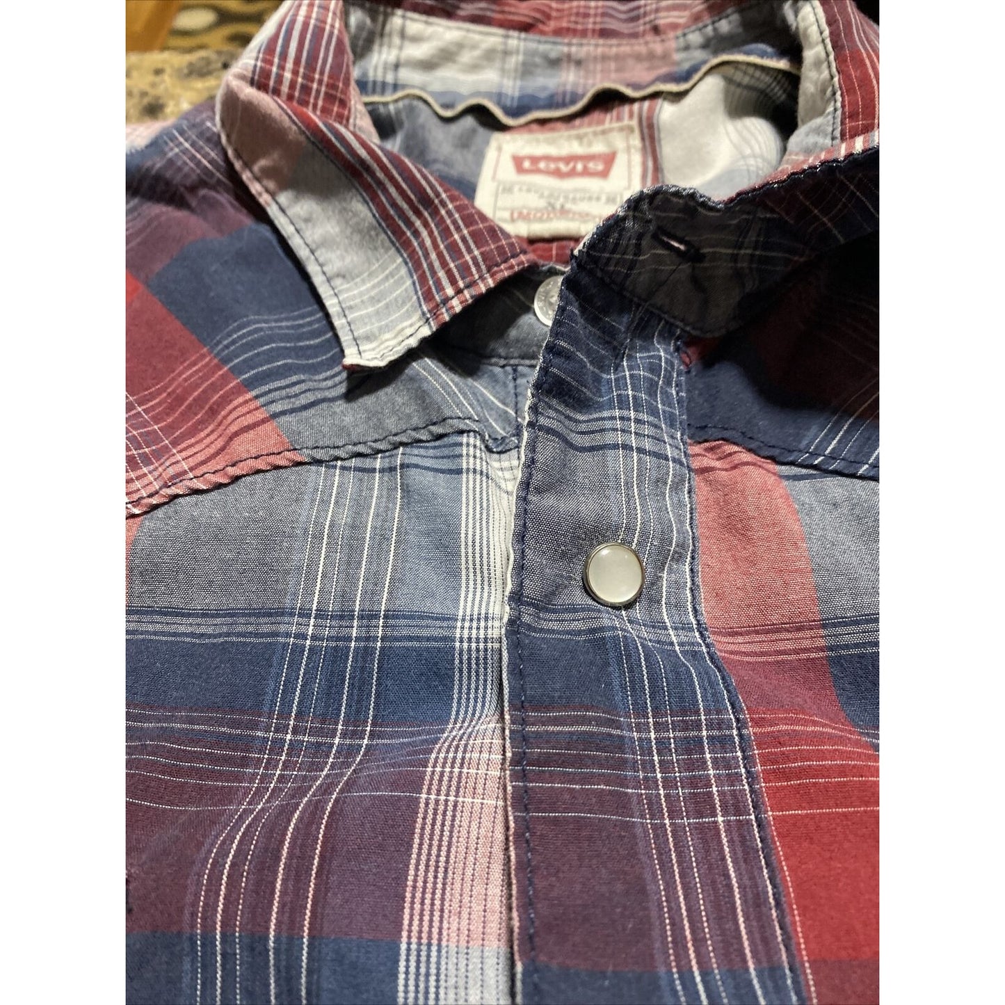 Levi’s Men’s XL Modern Fit Red Blue White Plaid Short Sleeves Button-down Shirt