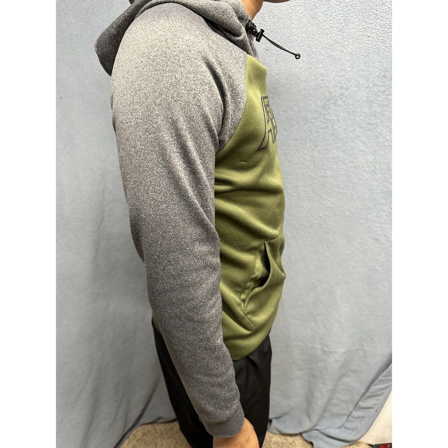 Men’s Green And Gray Pull Over Hoodie Medium Aeropostale