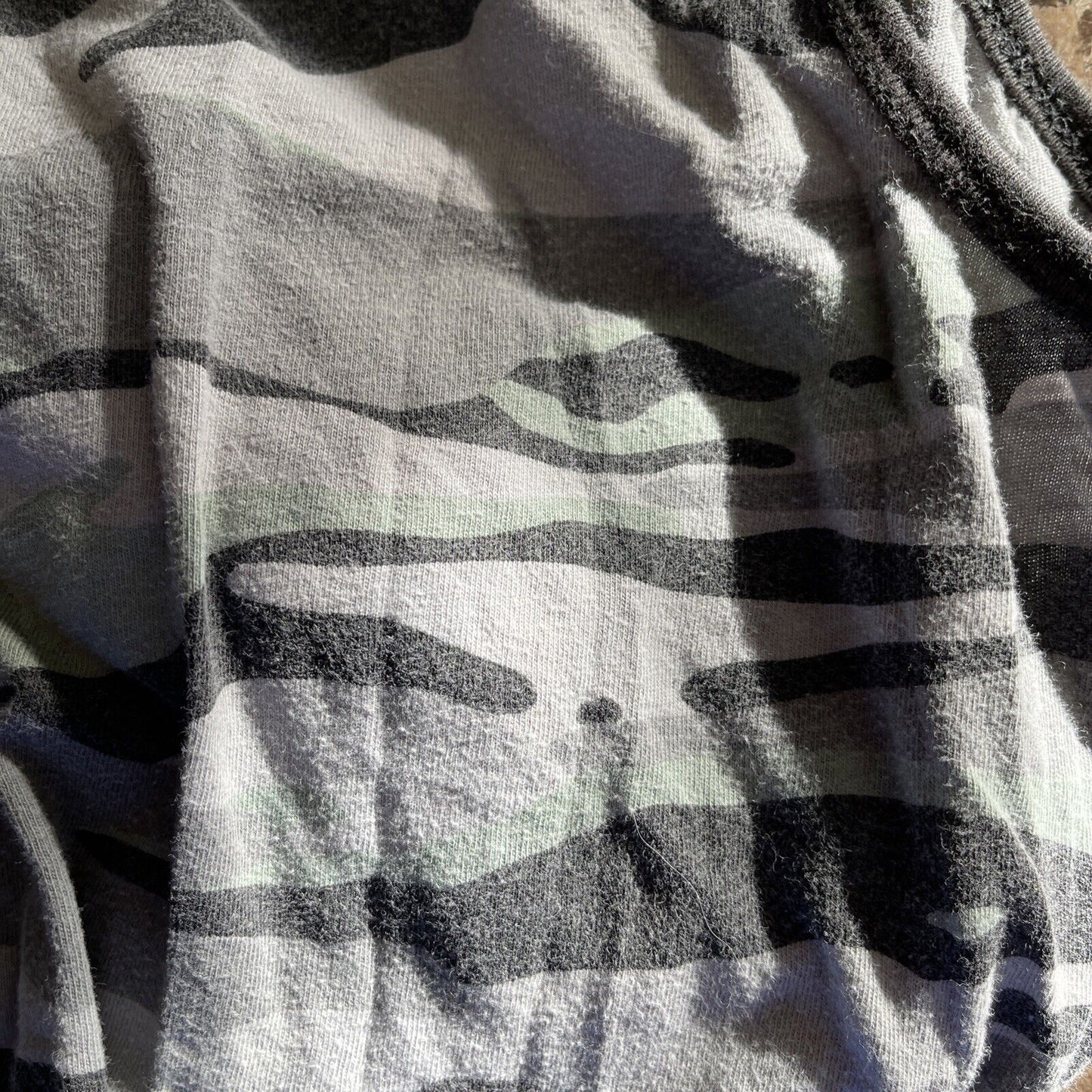 Men’s 21 Men medium camo muscle shirt