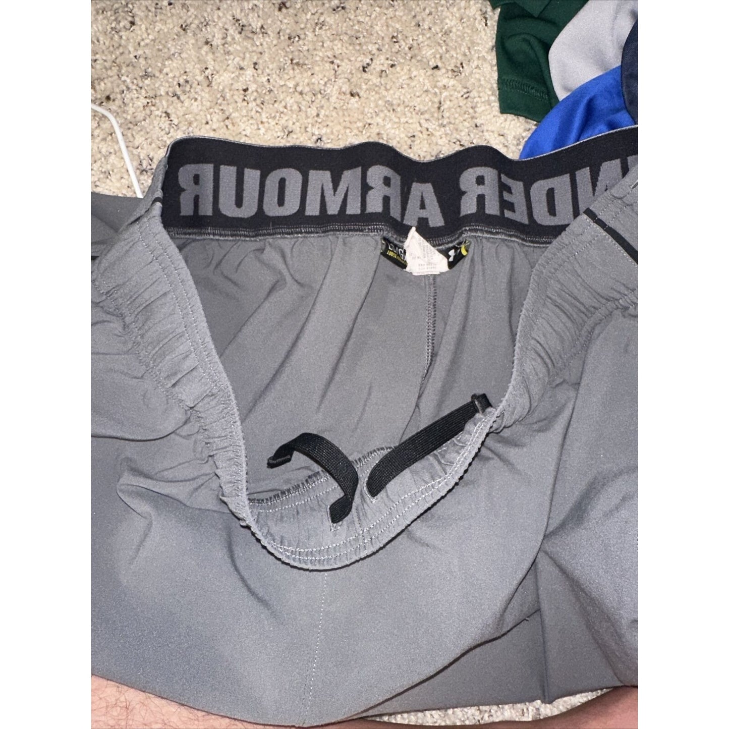 Men’s Large Under Armour Gray Shorts With Pockets Athletic