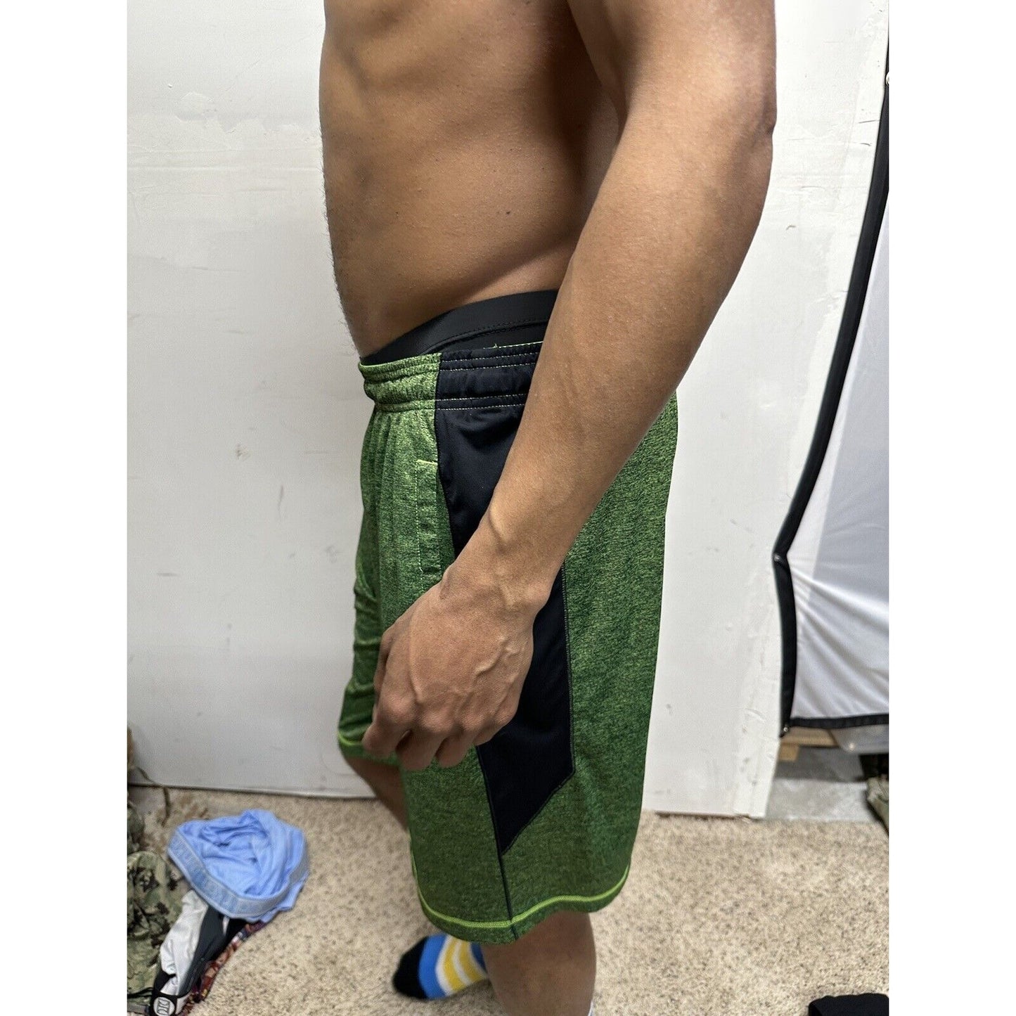Men’s Green Large Under Armour Athletic Shorts