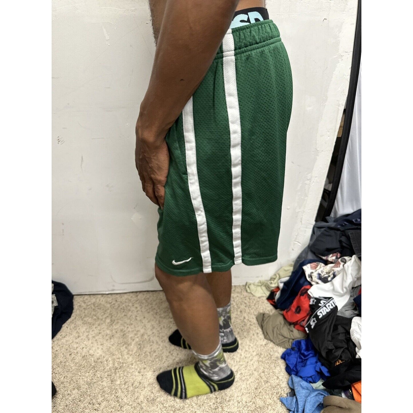 Men’s Large Nike Clay Football Green Athletic Shorts With Pockets