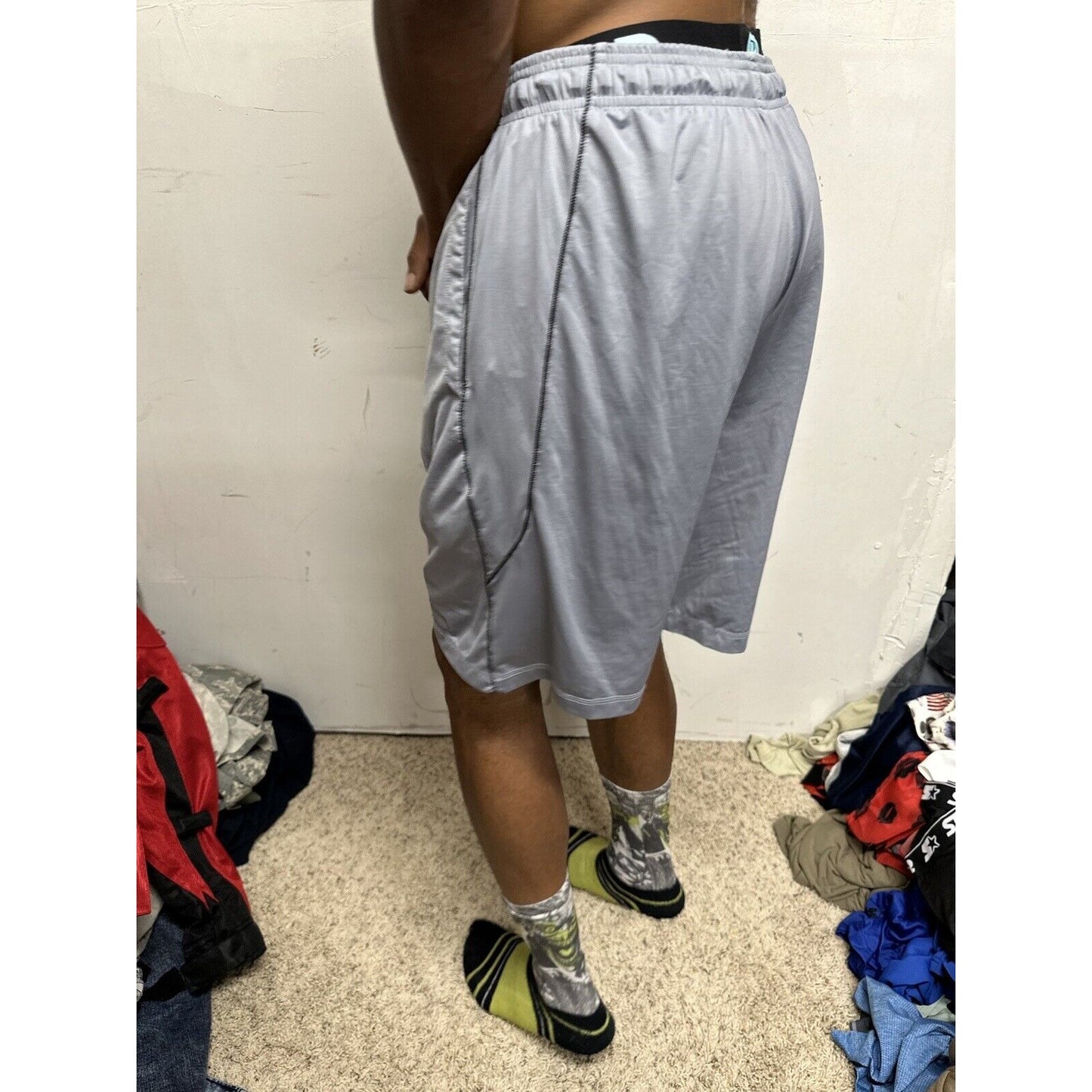 Men’s Gray Medium Under Armour Shorts Loose With Pockets