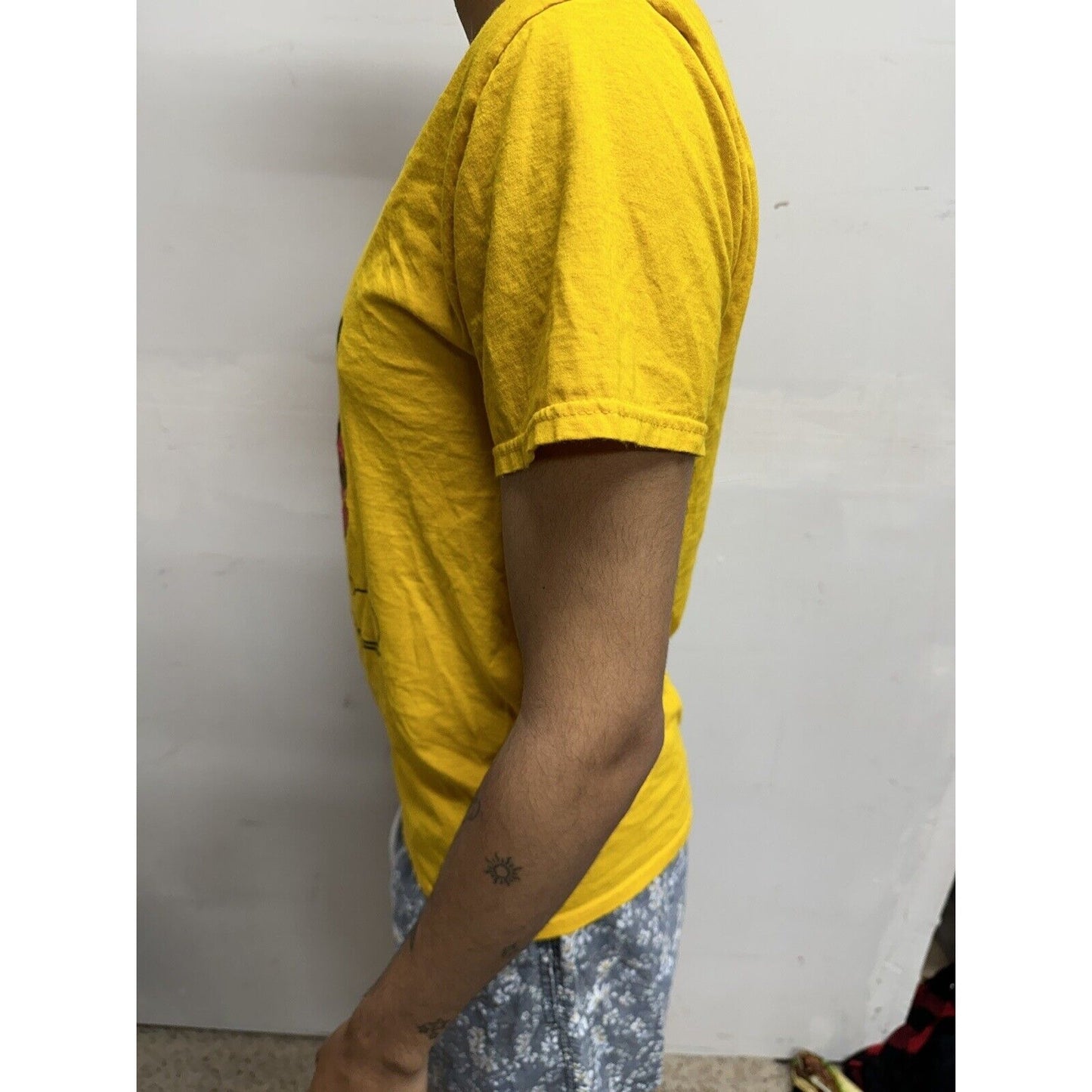 Men’s Small Yellow Mickey Mouse Disney Tshirt Short Sleeve