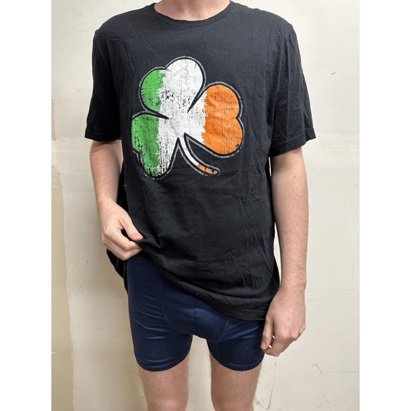 men’s black canvas XL tshirt shea’s irish pub brandon Missouri
