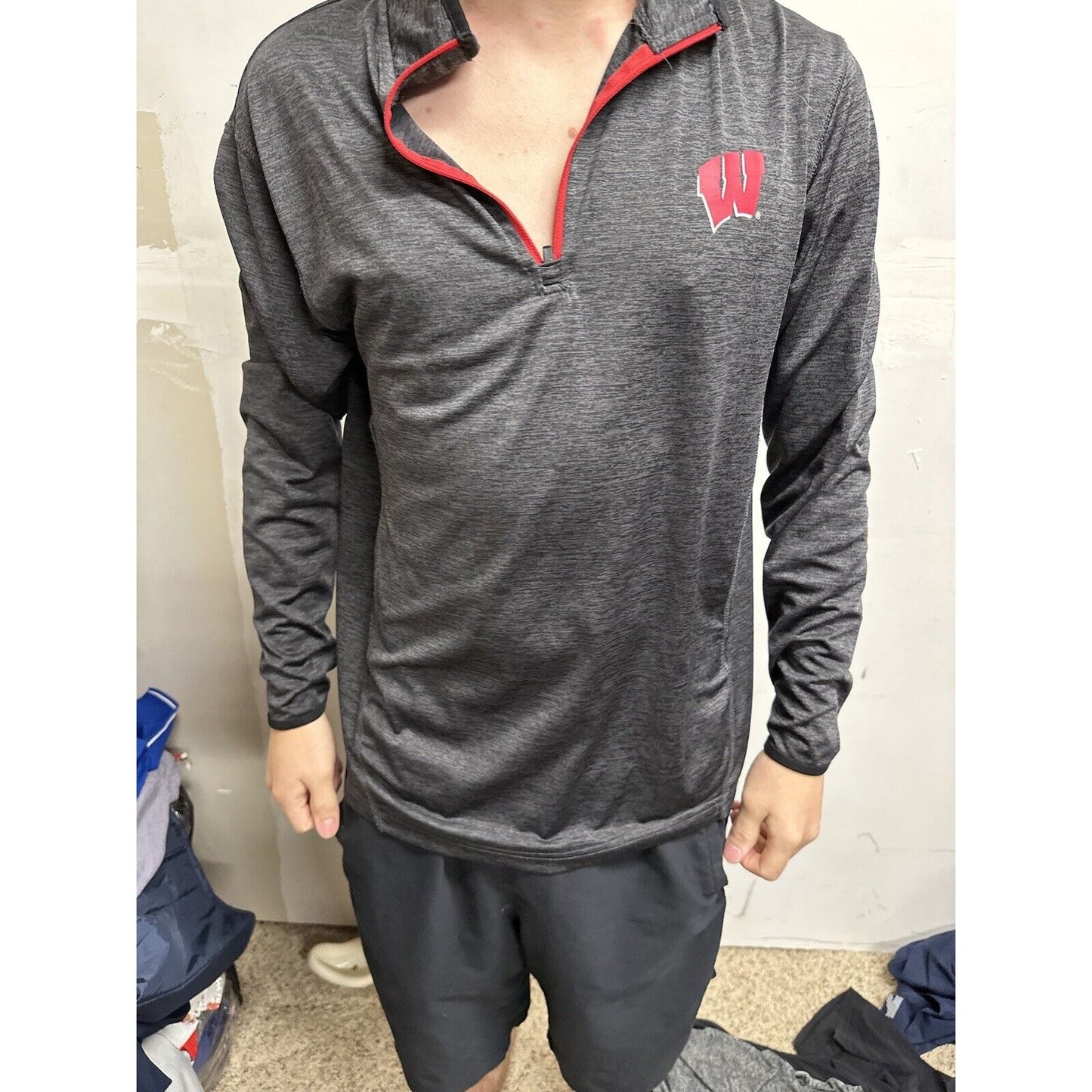 Men’s Gray University Of Wisconsin Colosseum Small 1/4 Zip Pullover Jacket