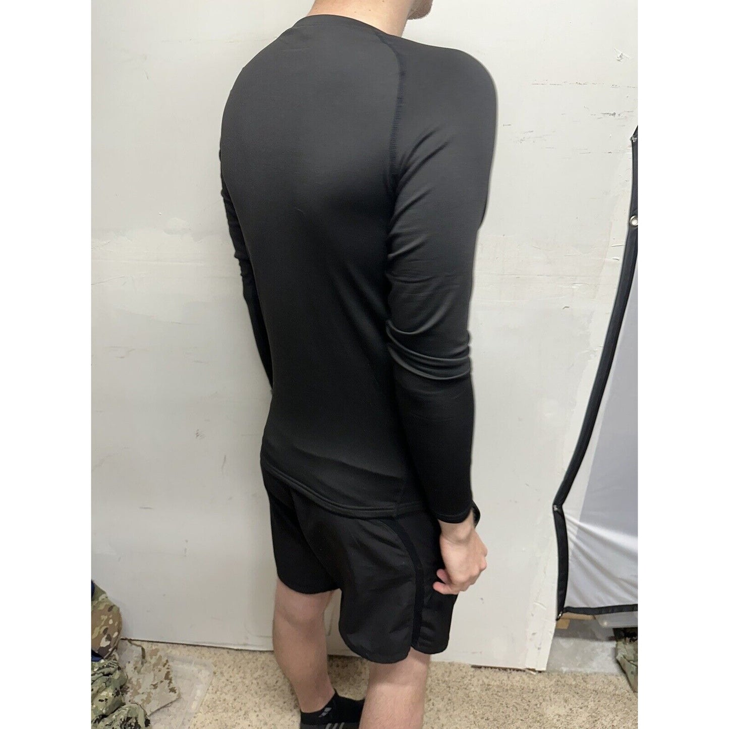 Men’s Black Medium Poly Spandex Long Sleeve Pull Over Athletic Shirt