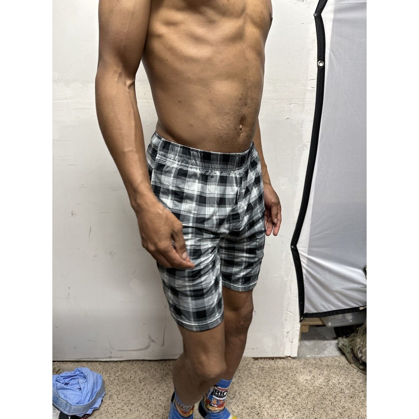 Men’s Gray And Black Fruit Of The Loom Small Lounge Shorts with pockets
