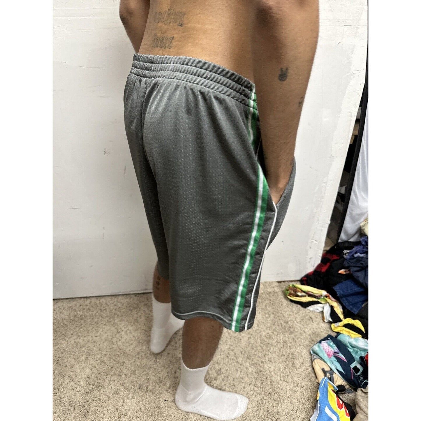 Men’s Gray Reebok XL Basketball Shorts