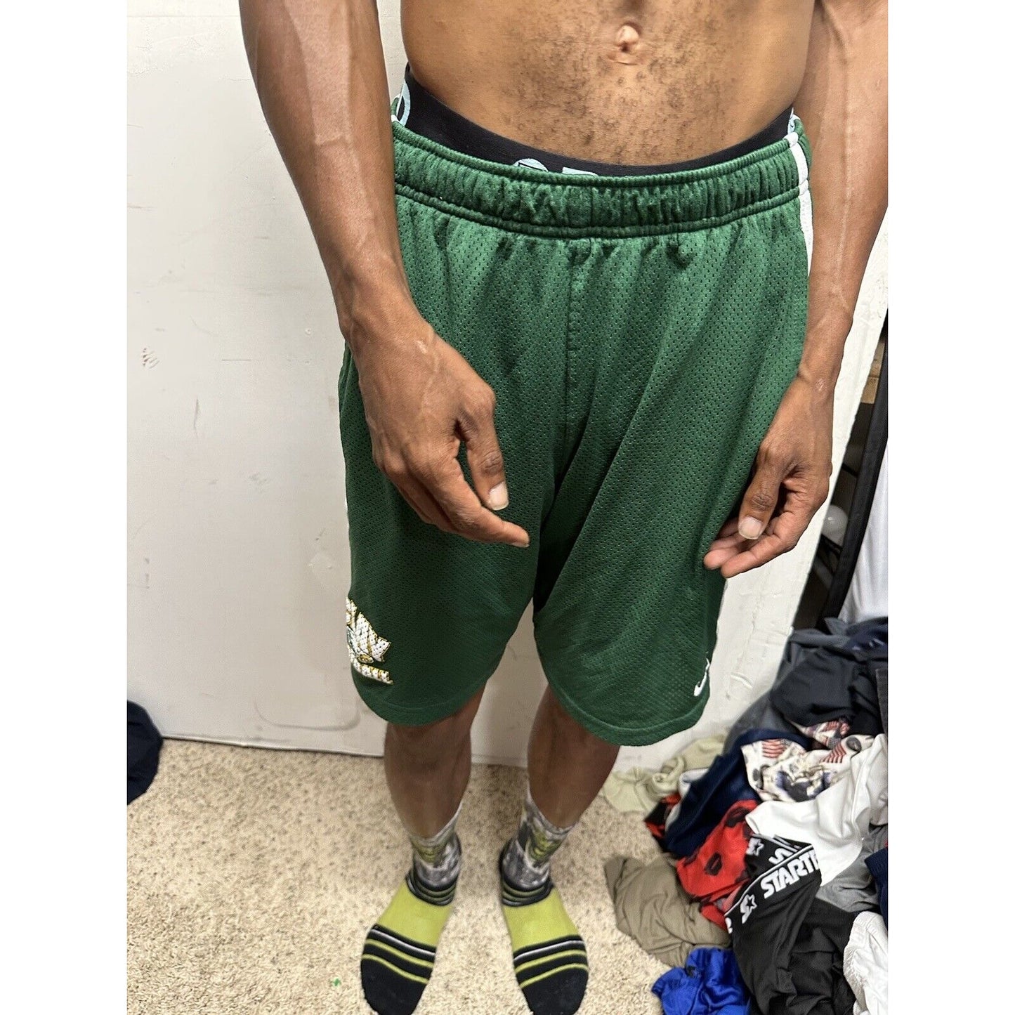 Men’s Large Nike Clay Football Green Athletic Shorts With Pockets