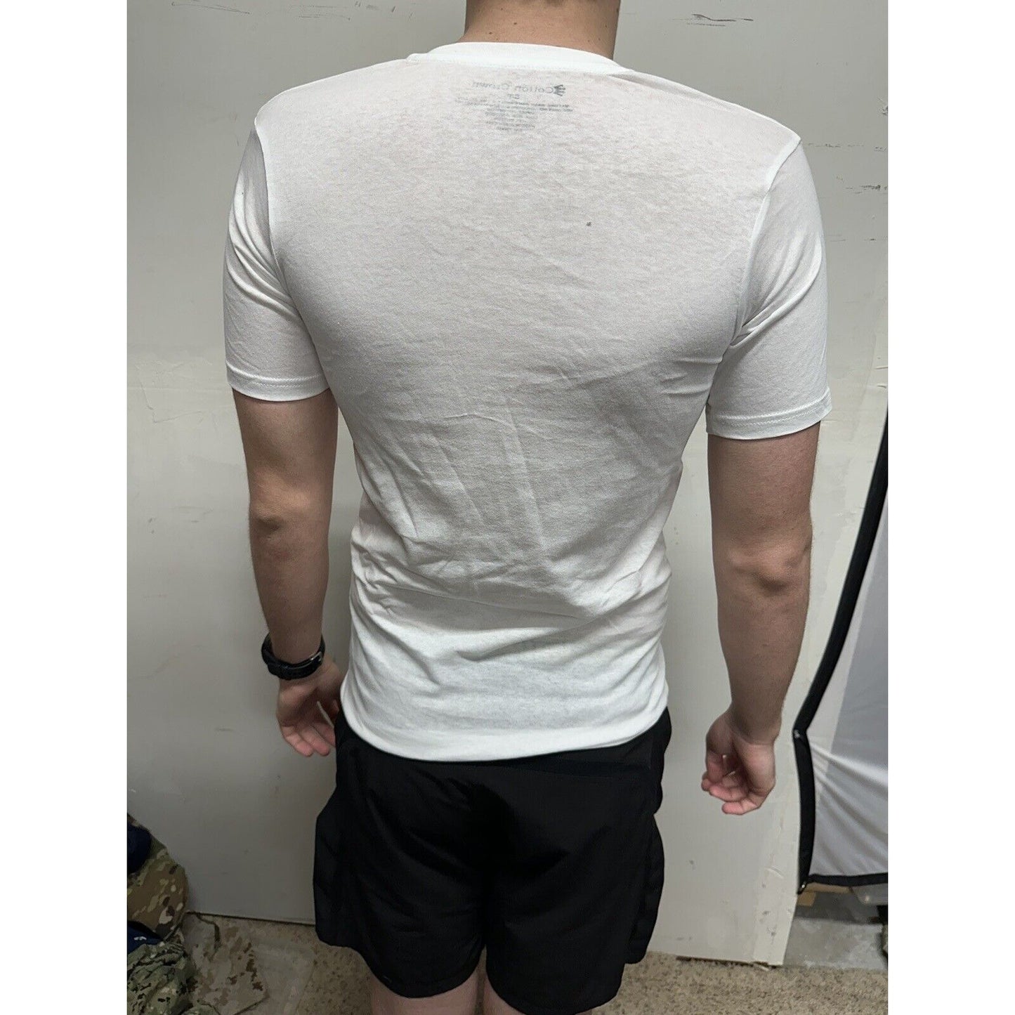 Men’s Small White Cotton Crown V-neck T-shirt